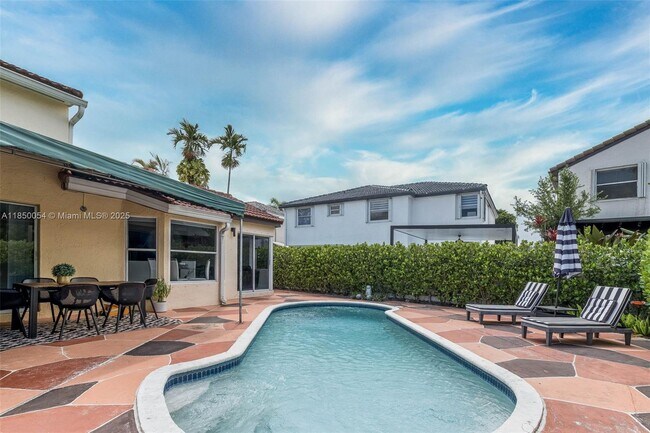 Building Photo - 9765 SW 155th Ct