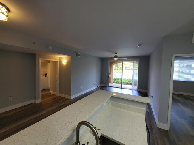 Building Photo - 8070 N Nob Hill Rd