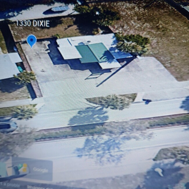 Building Photo - 1330 NE Dixie Hwy