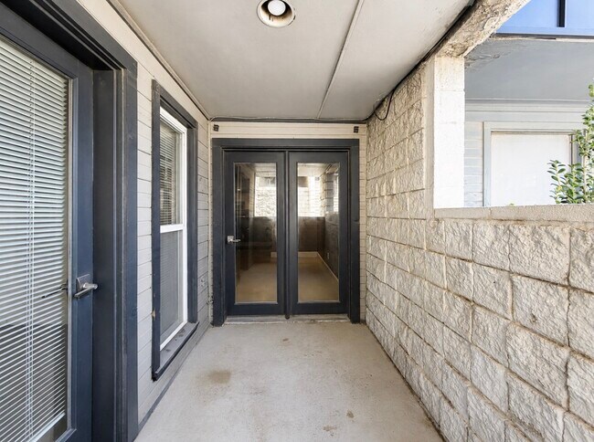 Building Photo - 915 NW 7th St