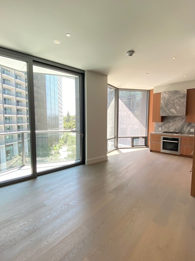 Building Photo - 2025 Avenue of the Stars