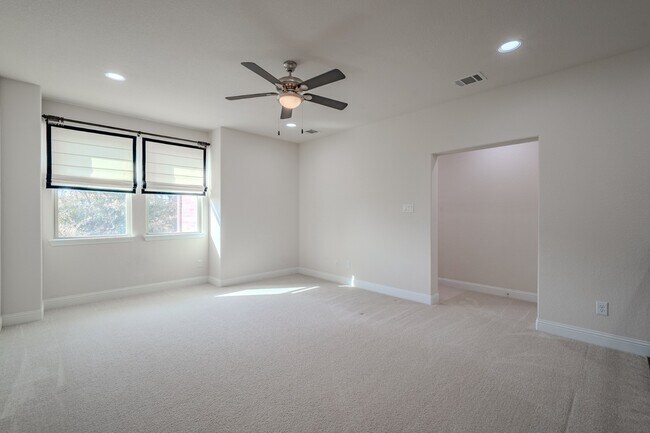 Building Photo - 1117 Ferndale Dr