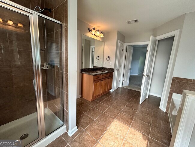 Building Photo - 3640 Dalwood Dr