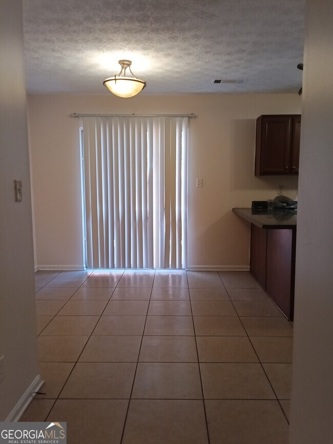 Building Photo - 3049 Fields Dr