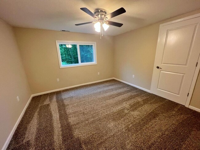 Building Photo - Great 4 Bed 3 Bath House In Parkade!