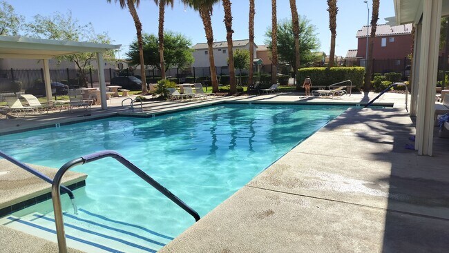 Building Photo - Spacious 4-Bedroom in Gated Copper Creek w...