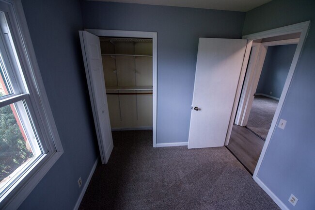 Building Photo - Lovely 3 Bed / 2 Bath in Private Setting--AVAILABLE NOW!!!