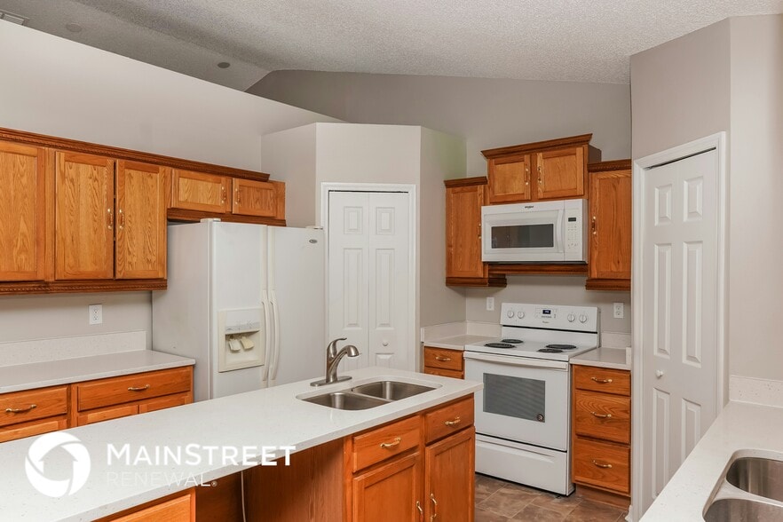 Building Photo - 1394 Gillott St NW