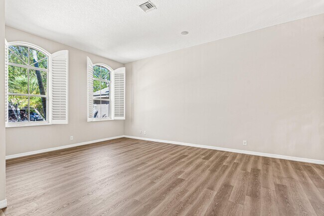 Building Photo - 1366 Crossbill Ct