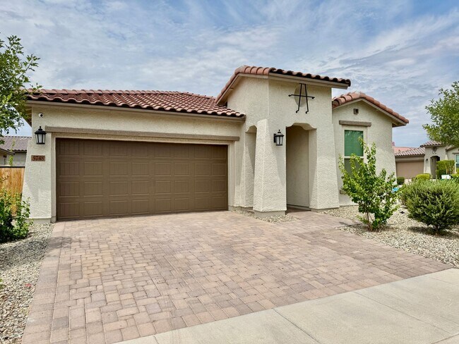 Building Photo - Beautiful 3 Bedroom 2 Bath Single Level Newer Built Home In Litchfield Park! Has Solar!