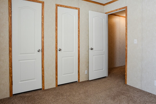 Building Photo - 900 Boothby Rd