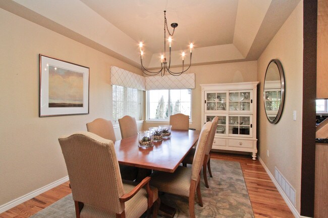 Building Photo - Beautiful 4BD/3.5BA Indian Peaks Home on Golf Course with Views!