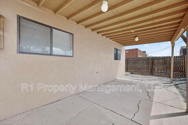 Building Photo - 222 Shannon Pl NW