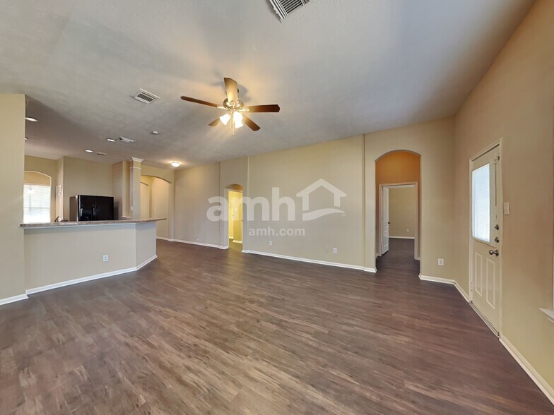 Building Photo - 15919 Sonoma Park Dr