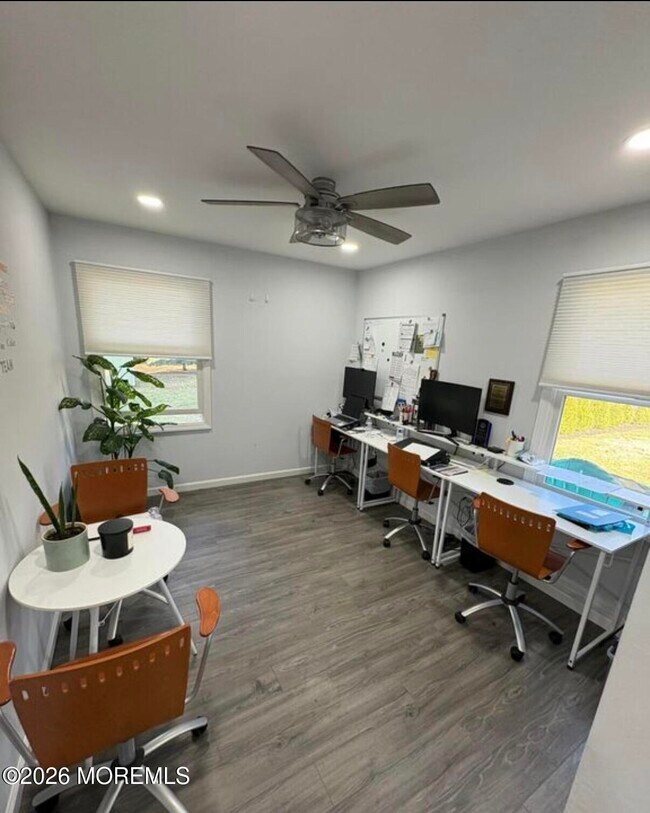 Building Photo - 41 Brookwillow Ave