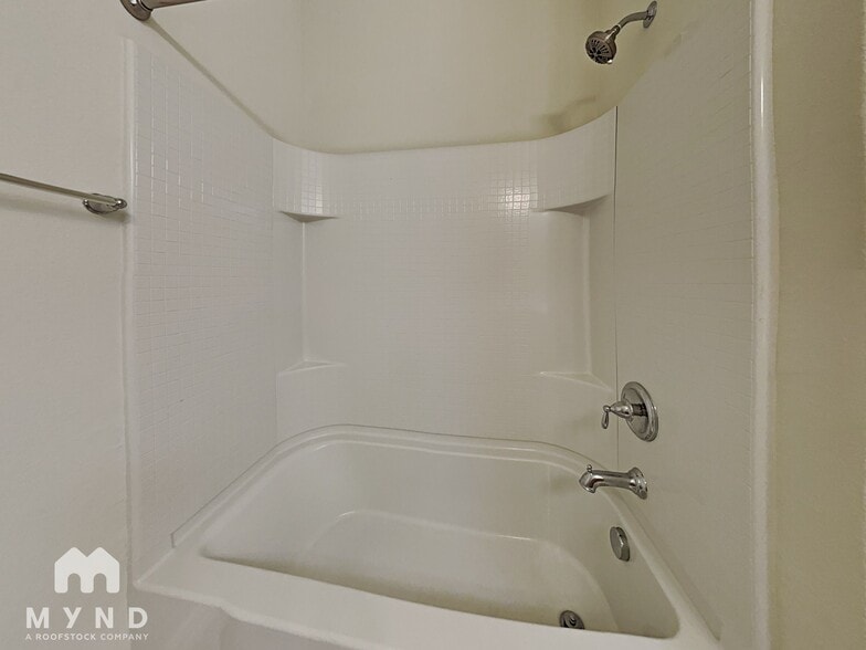 Building Photo - 4916 Meadow Falls Dr