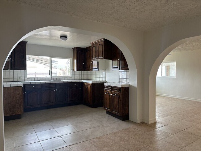 Building Photo - AVB2