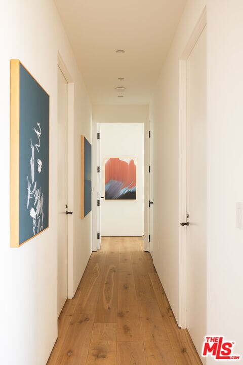 Building Photo - 8899 Beverly Blvd