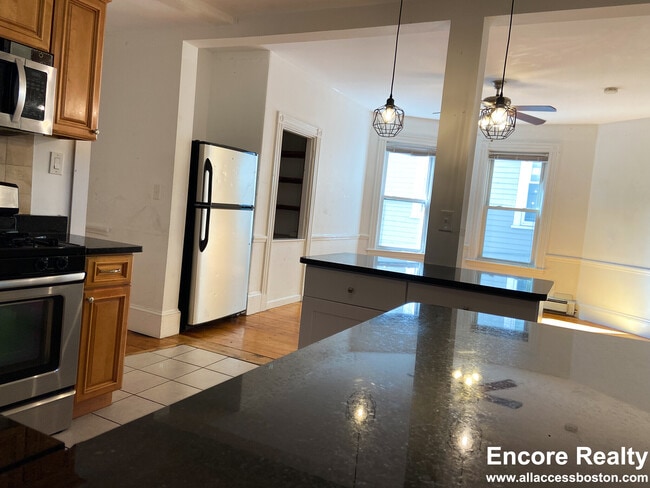 Building Photo - 13 Sachem St