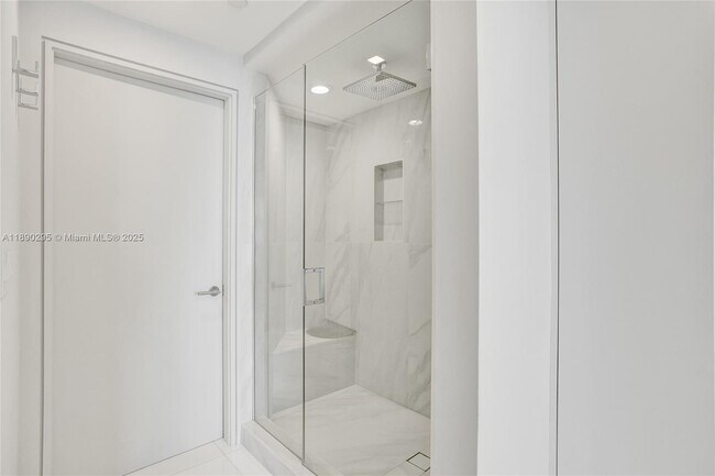 Building Photo - 17875 Collins Ave