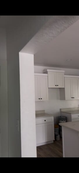 Building Photo - 409 S Calaveras St