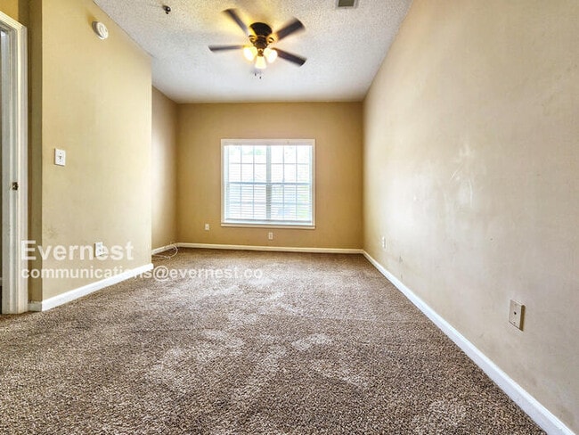 Building Photo - 207 Spring Heights Ln