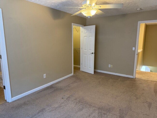 Building Photo - 2BR Townhome in Shadow Glen