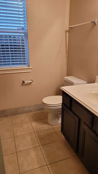 Building Photo - 12930 Echo Landing Dr
