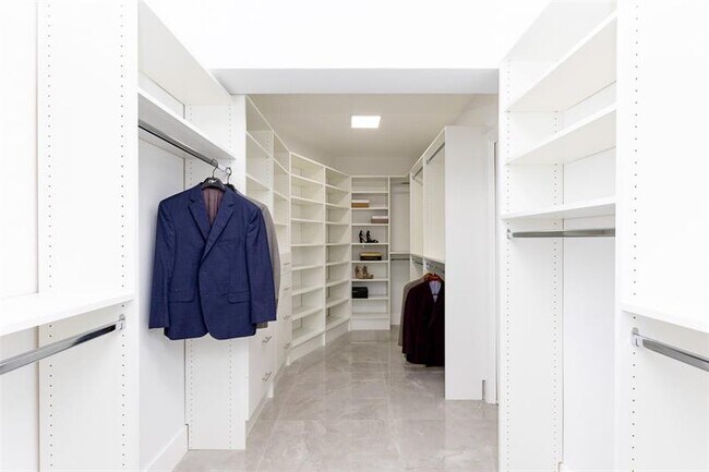 Building Photo - 5109 Banyan Ln