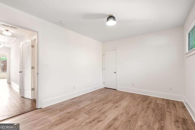 Building Photo - 94 Lucy St SE