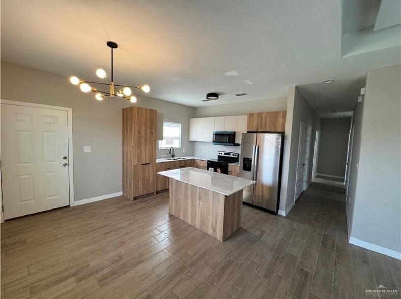 Building Photo - 311 W Campeche Ave