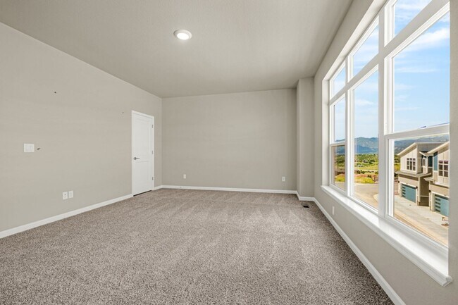 Building Photo - Luxury 4 Bed Townhouse with Amazing City and Mt Views on Westside