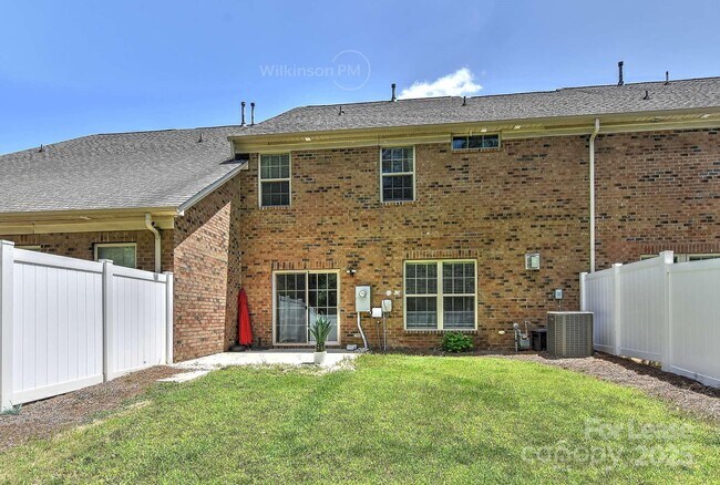 Building Photo - 3161 Hartson Pointe Dr