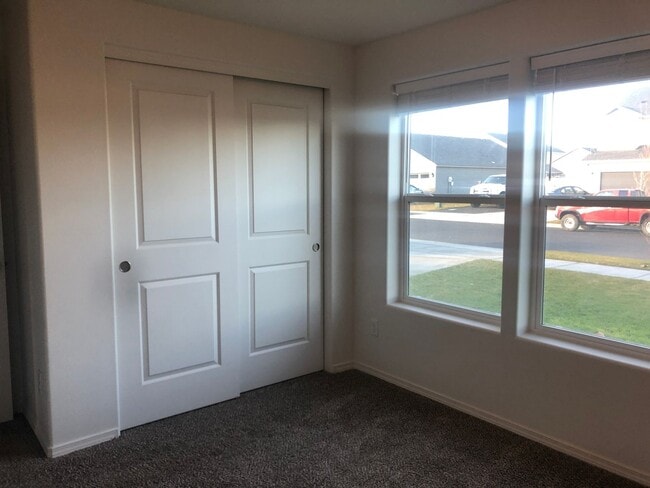 Building Photo - New Edgewood Home in Sagecrest Development!