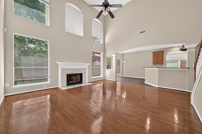Building Photo - 18515 Autumn Park Dr
