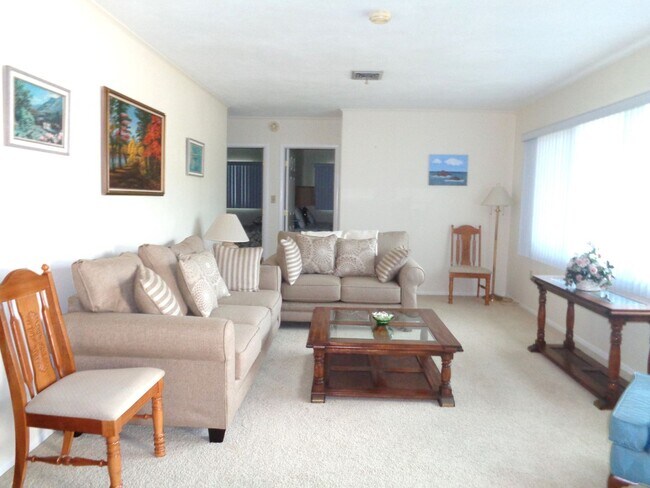 Building Photo - Venice, FL 4BR/2BA SFH on Venice Island