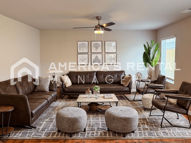 Building Photo - Escape to Lakeside Living in Lincoln! Available to View Now!!!