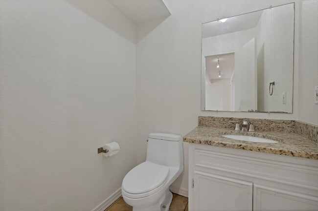 Building Photo - 3414 Westcliff Rd S