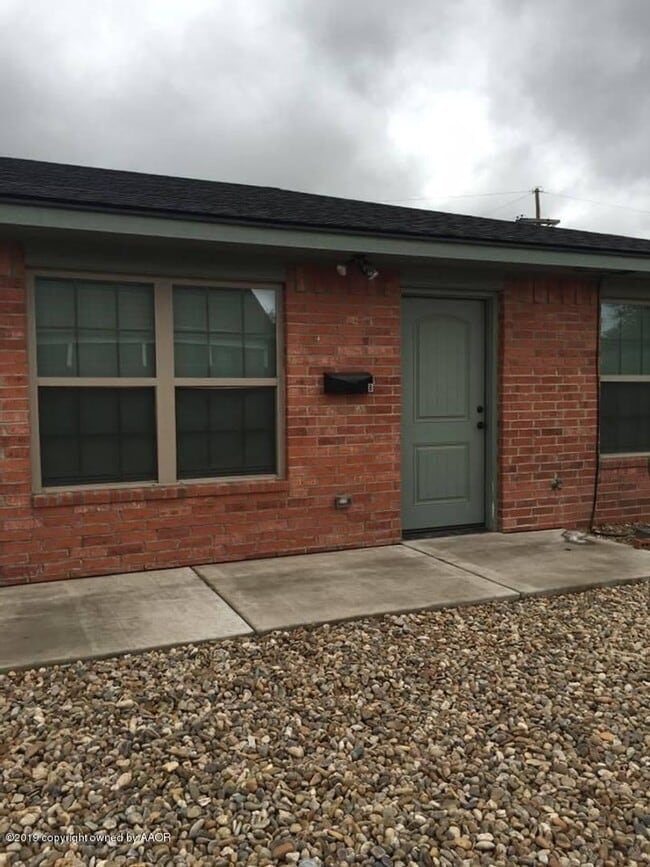 Primary Photo - 2805 7th Ave