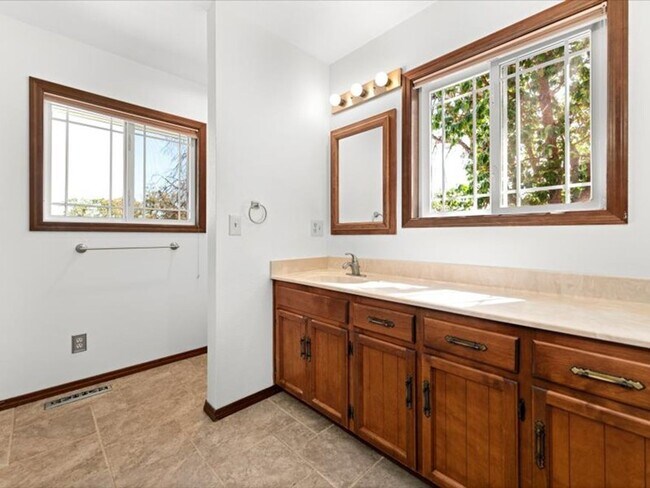 Building Photo - 2275 Pioneer Rd