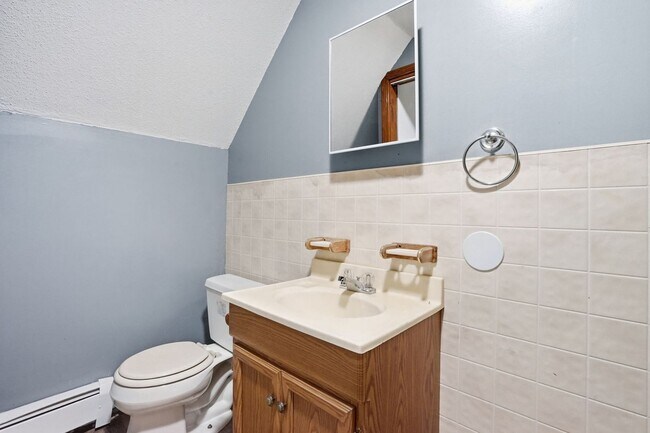 Building Photo - 315 Woronoco Rd