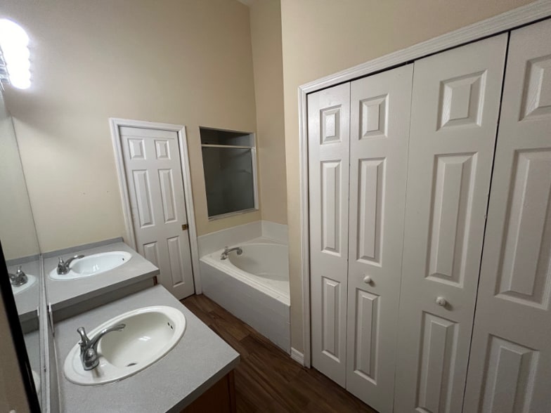 Building Photo - 4434 Brookdale Ct