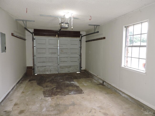 Building Photo - 7834 Charter Oaks Dr