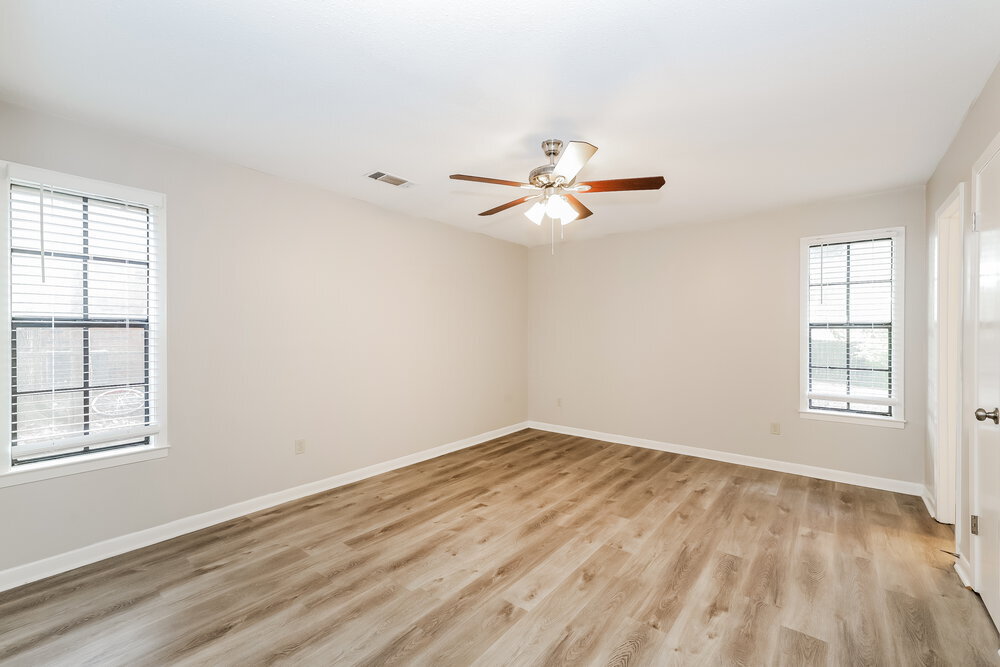 Building Photo - 7965 Meadow Trail Dr