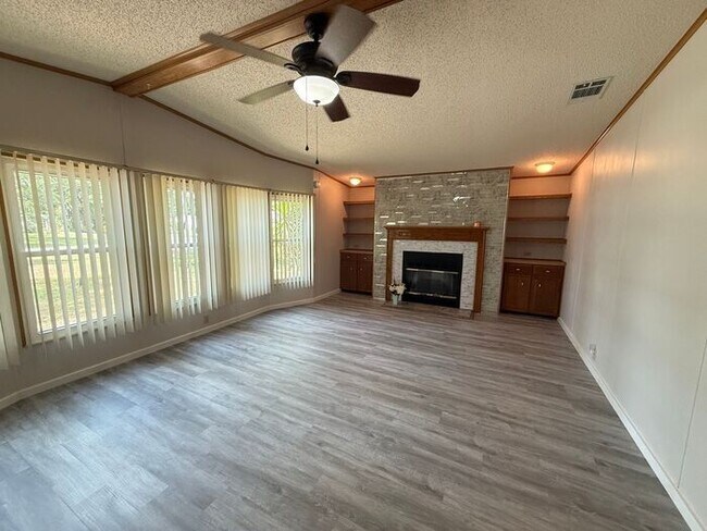 Building Photo - 2/2 Lady Lake Home