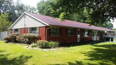 Building Photo - MASON,OHIO - 3 BED, 1  BATH, FAMILY ROOM  $1600  1st month rent free