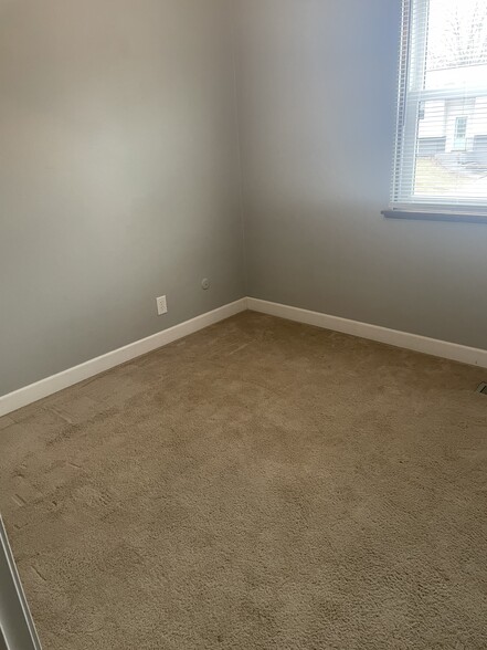 Building Photo - 2718 W 59th St