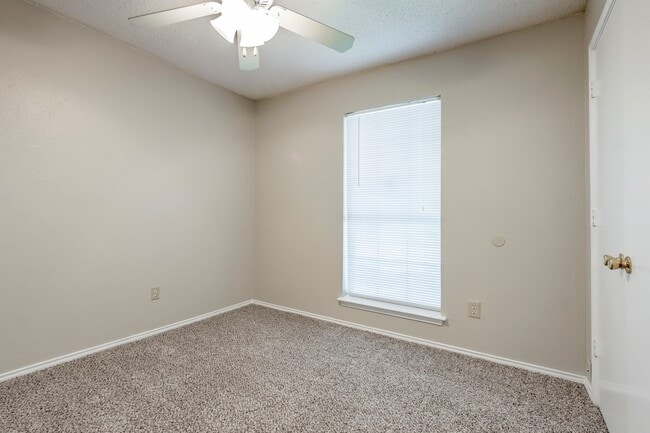 Building Photo - Adorable 3-2-2 in Cedar Hill!