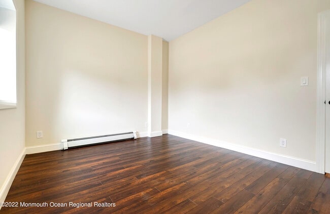 Building Photo - 3022 S Wood Ave
