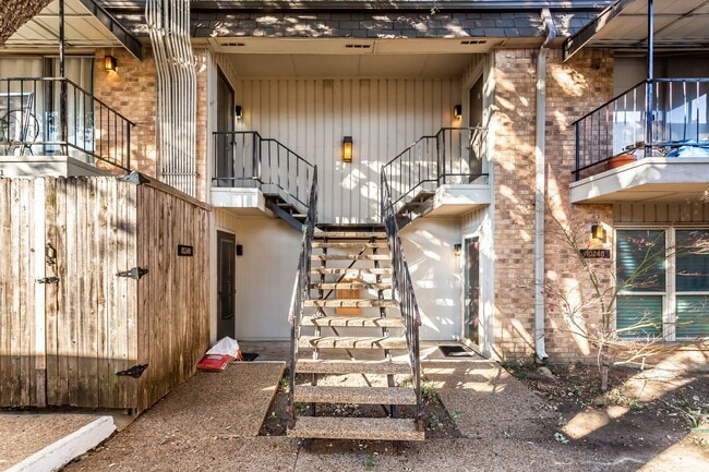 Building Photo - 10248 Regal Oaks Dr